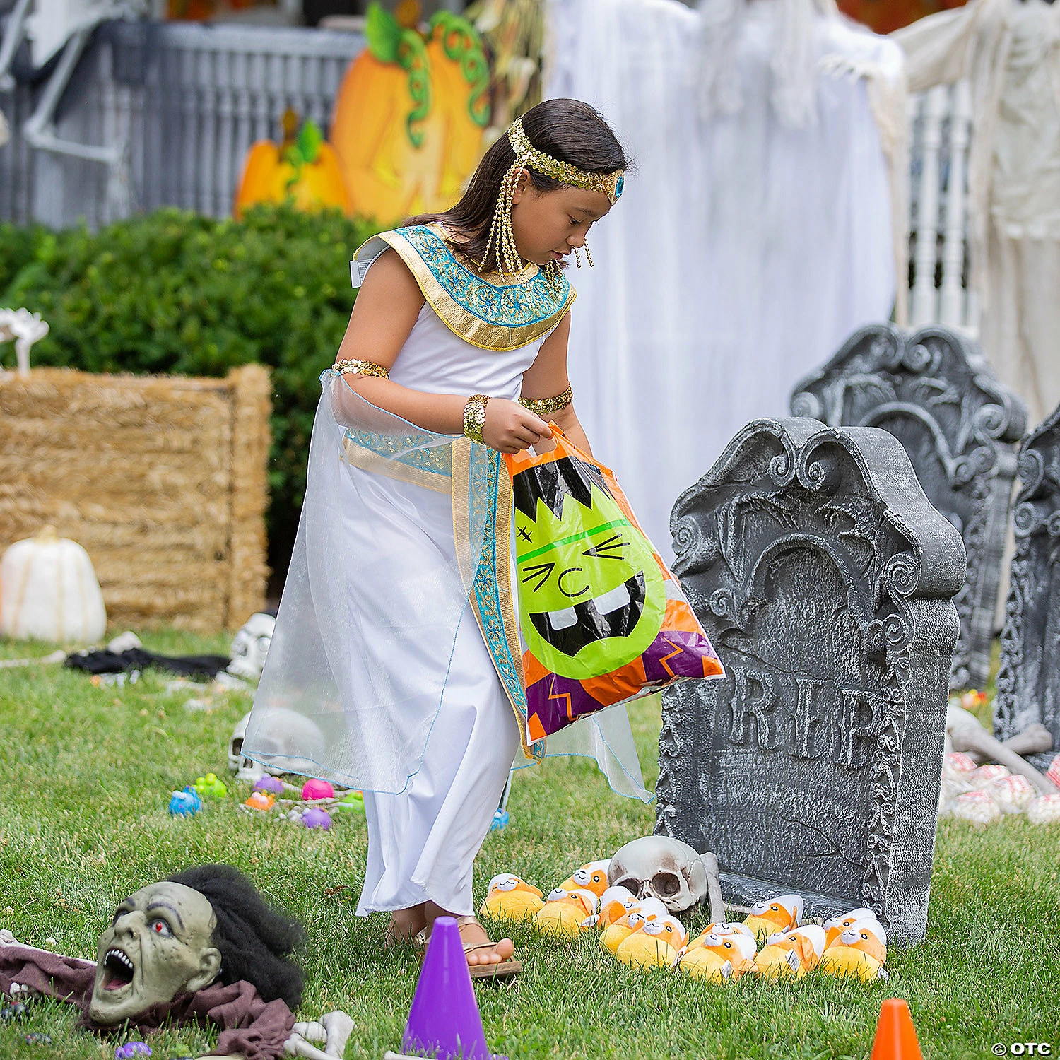 Wholesale ๐ 12 1/2" x 17" Bulk Medium ๐ง Halloween Trick-or-Treat Plastic Goody Bag Assortment - 250 Pc. ๐ 3 Wholesale ๐ 12 1/2" x 17" Bulk Medium ๐ง Halloween Trick-or-Treat Plastic Goody Bag Assortment - 250 Pc. ๐ - Image 3